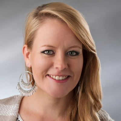 kaye Sarah Kaye, Einrichtungsleitung