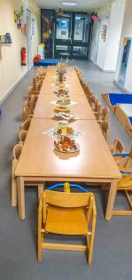 Die Kleine Einsteins haben 2023 haben wir in unserer Kinderkrippe unser Osterfest gefeiert.